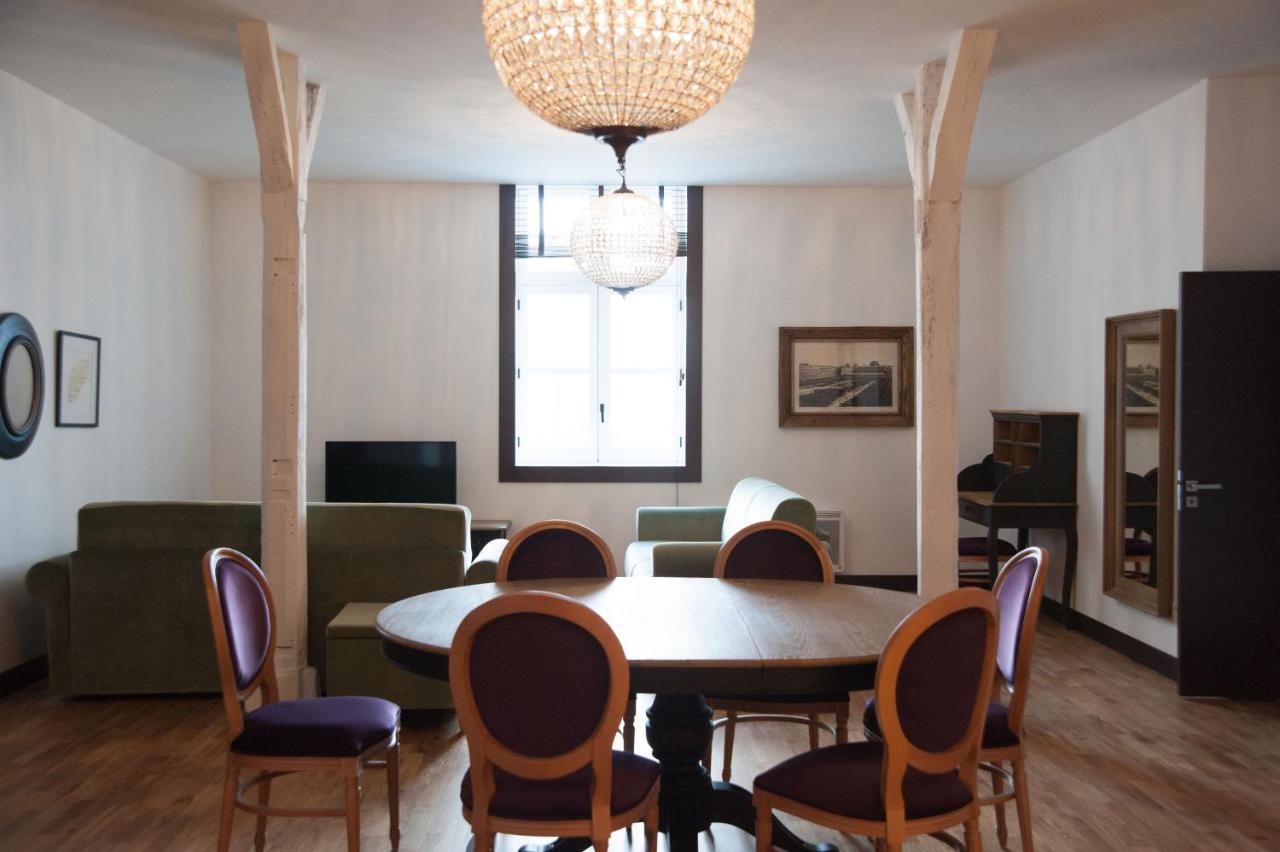 Residence De L'Arsenal Royal - Meubles De Tourisme โรชฟอร์ ภายนอก รูปภาพ