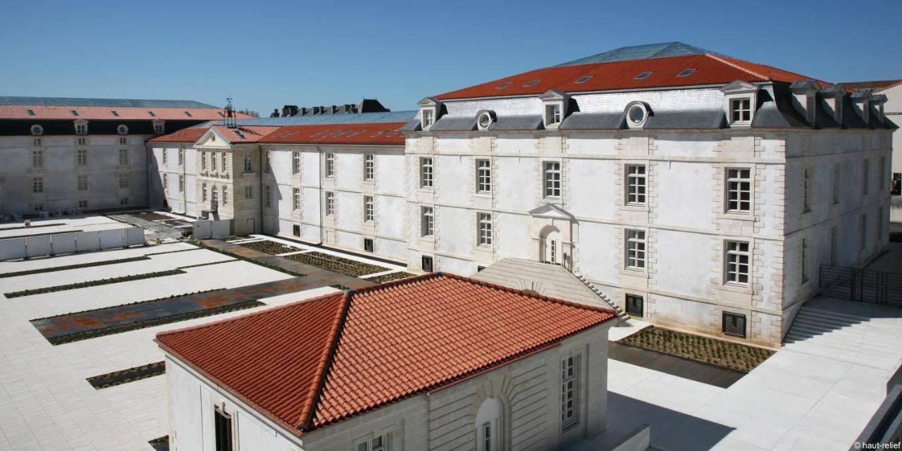 Residence De L'Arsenal Royal - Meubles De Tourisme โรชฟอร์ ภายนอก รูปภาพ