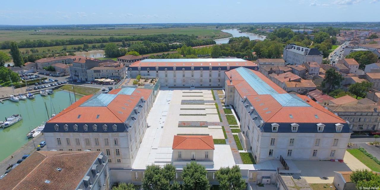 Residence De L'Arsenal Royal - Meubles De Tourisme โรชฟอร์ ภายนอก รูปภาพ