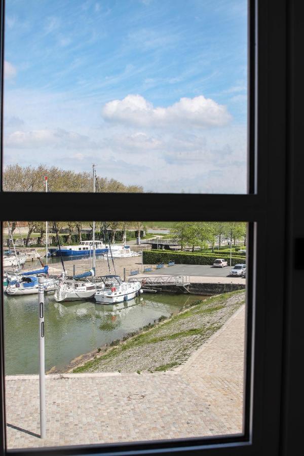 Residence De L'Arsenal Royal - Meubles De Tourisme โรชฟอร์ ภายนอก รูปภาพ