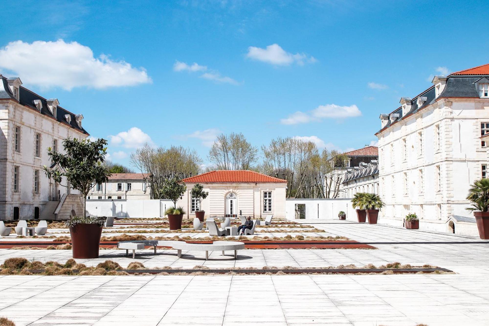 Residence De L'Arsenal Royal - Meubles De Tourisme โรชฟอร์ ภายนอก รูปภาพ