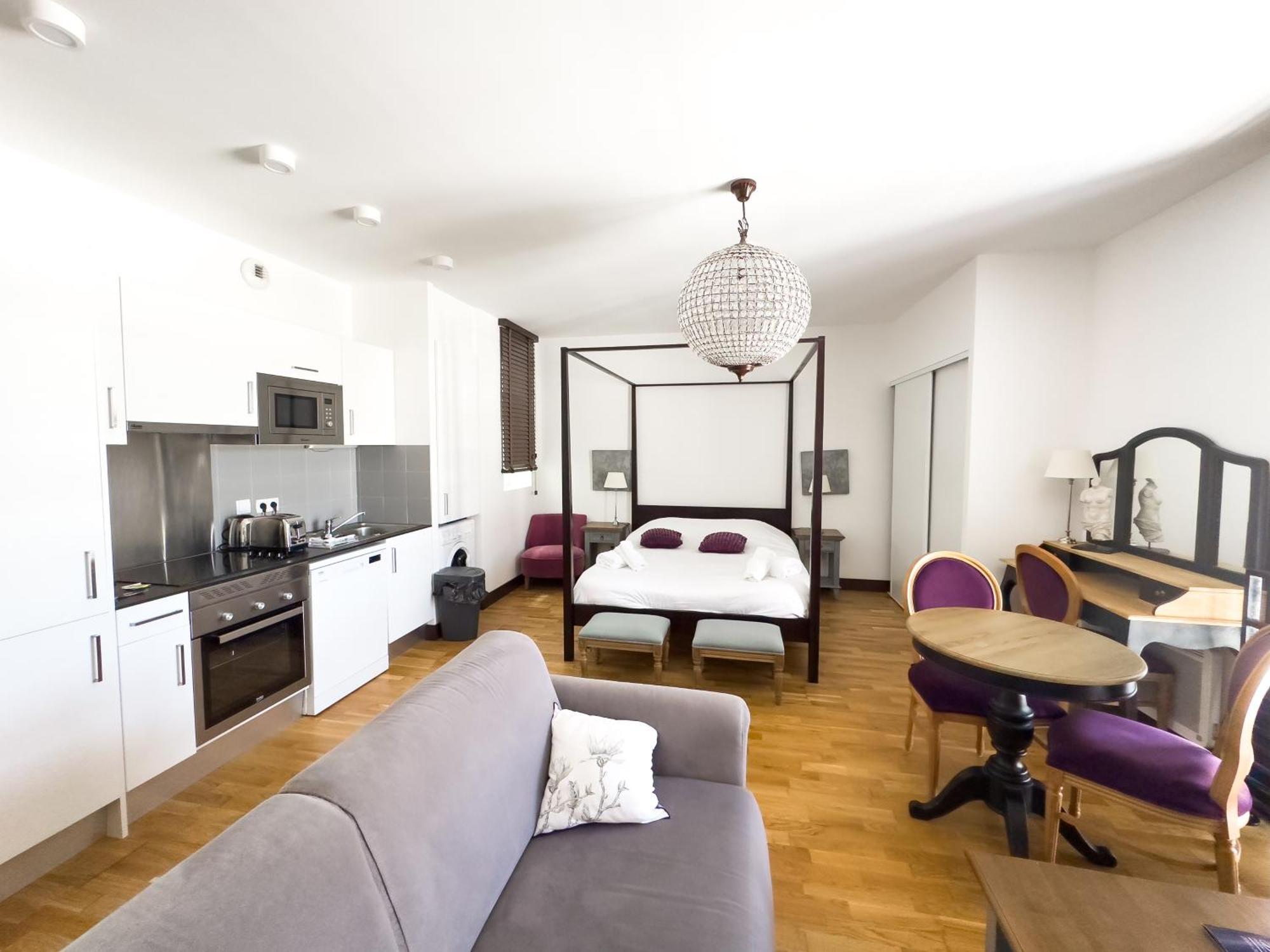 Residence De L'Arsenal Royal - Meubles De Tourisme โรชฟอร์ ภายนอก รูปภาพ